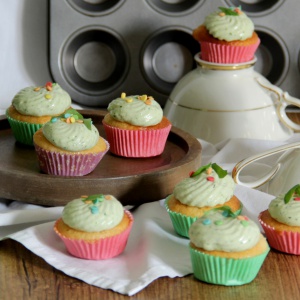 Vegane Zitronencupcakes mit Basilikumcreme