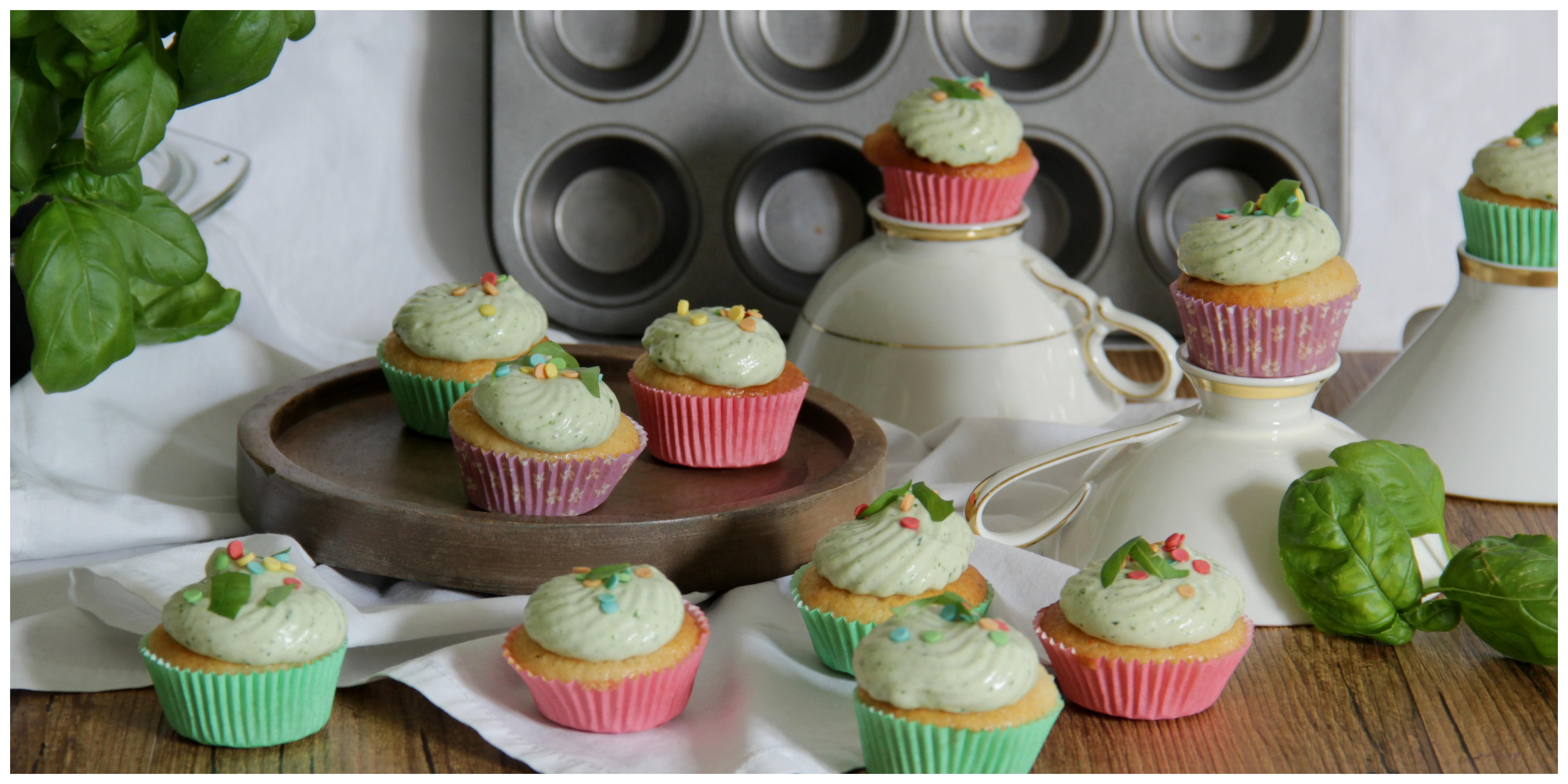 Vegane Zitronencupcakes mit Basilikumcreme