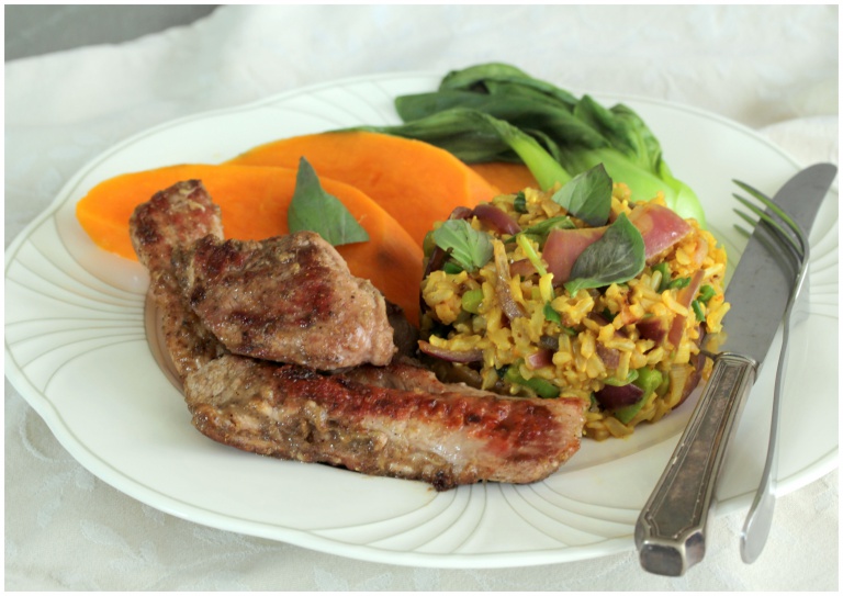 Putensteaks mit Garam-Masala-Kruste, Bratreis, Pak Choi &amp; Sweet potatoe ...
