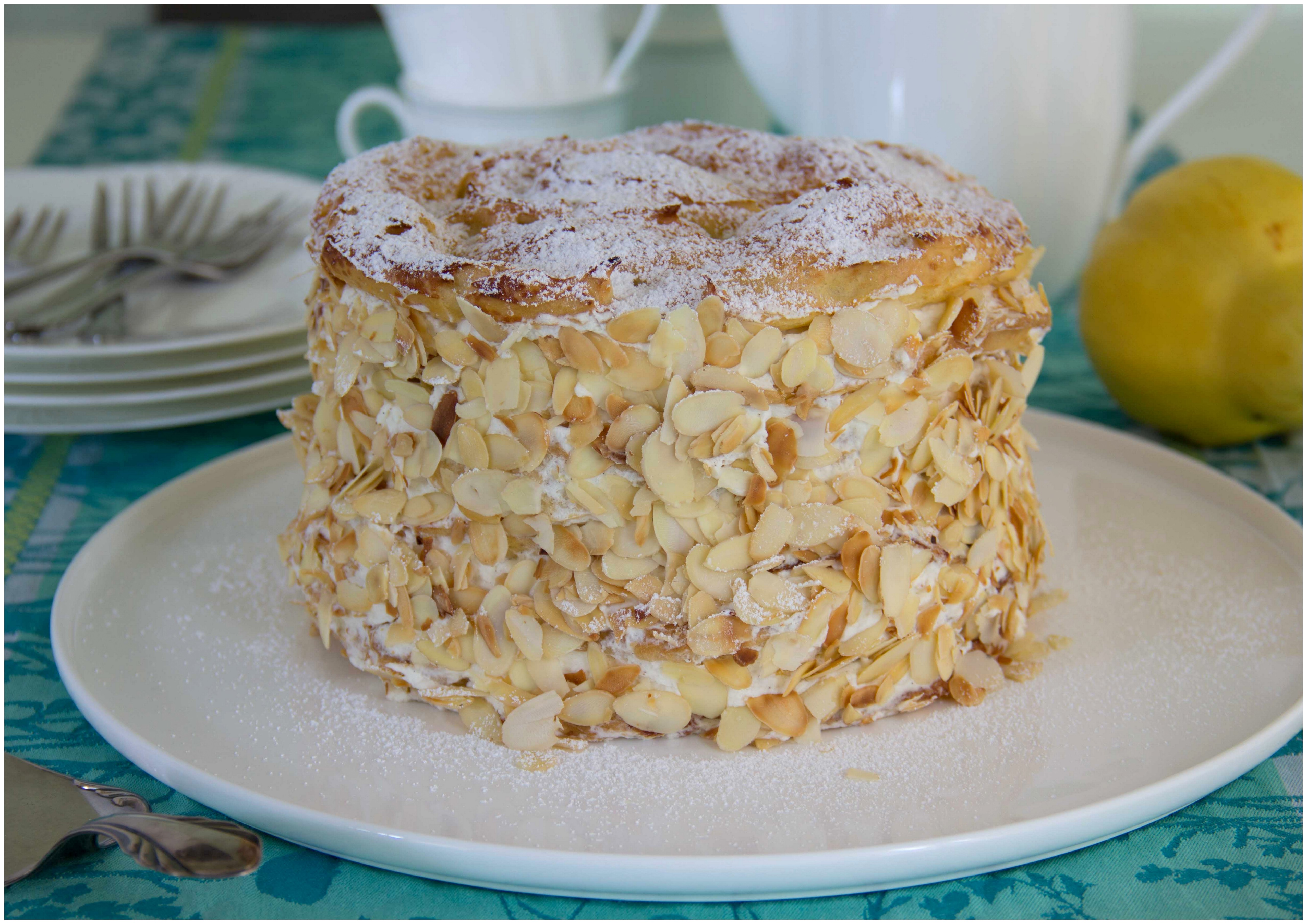 Flockentorte (aus Brandteig) mit Quitte