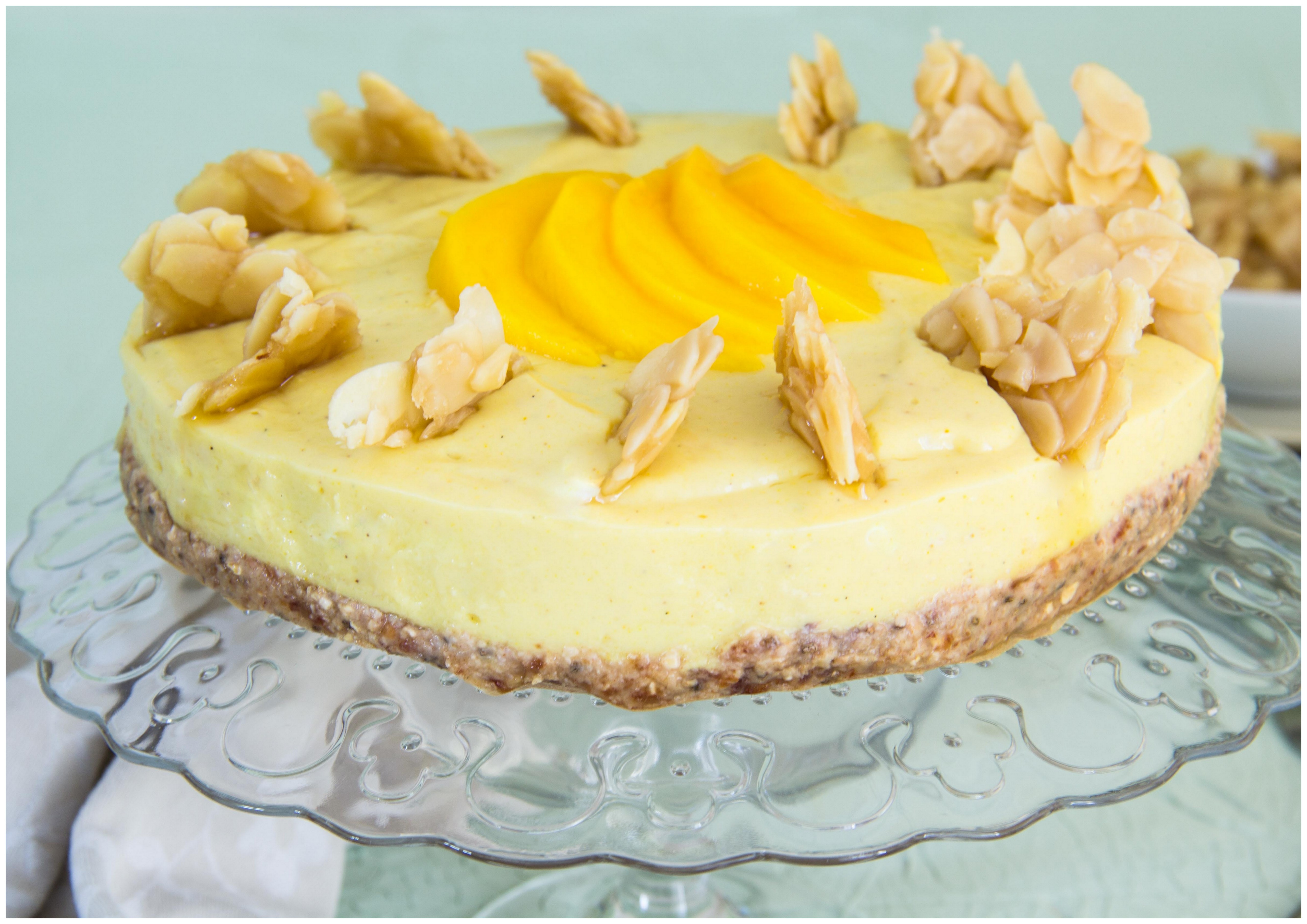 No bake Mangokuchen mit Mandelkrokant