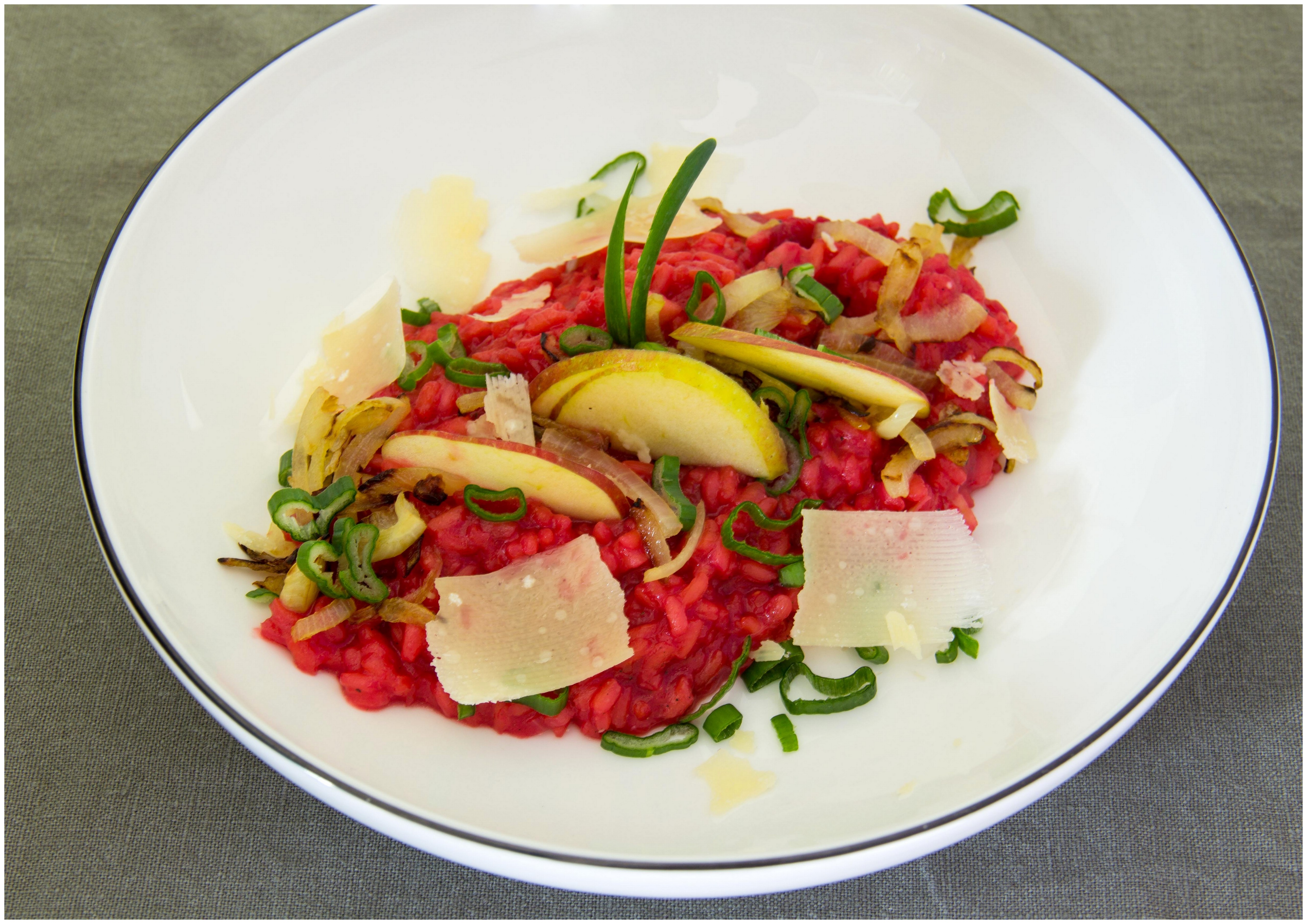 Risotto mit Rote Bete, Meerrettich, Apfel & Zwiebel