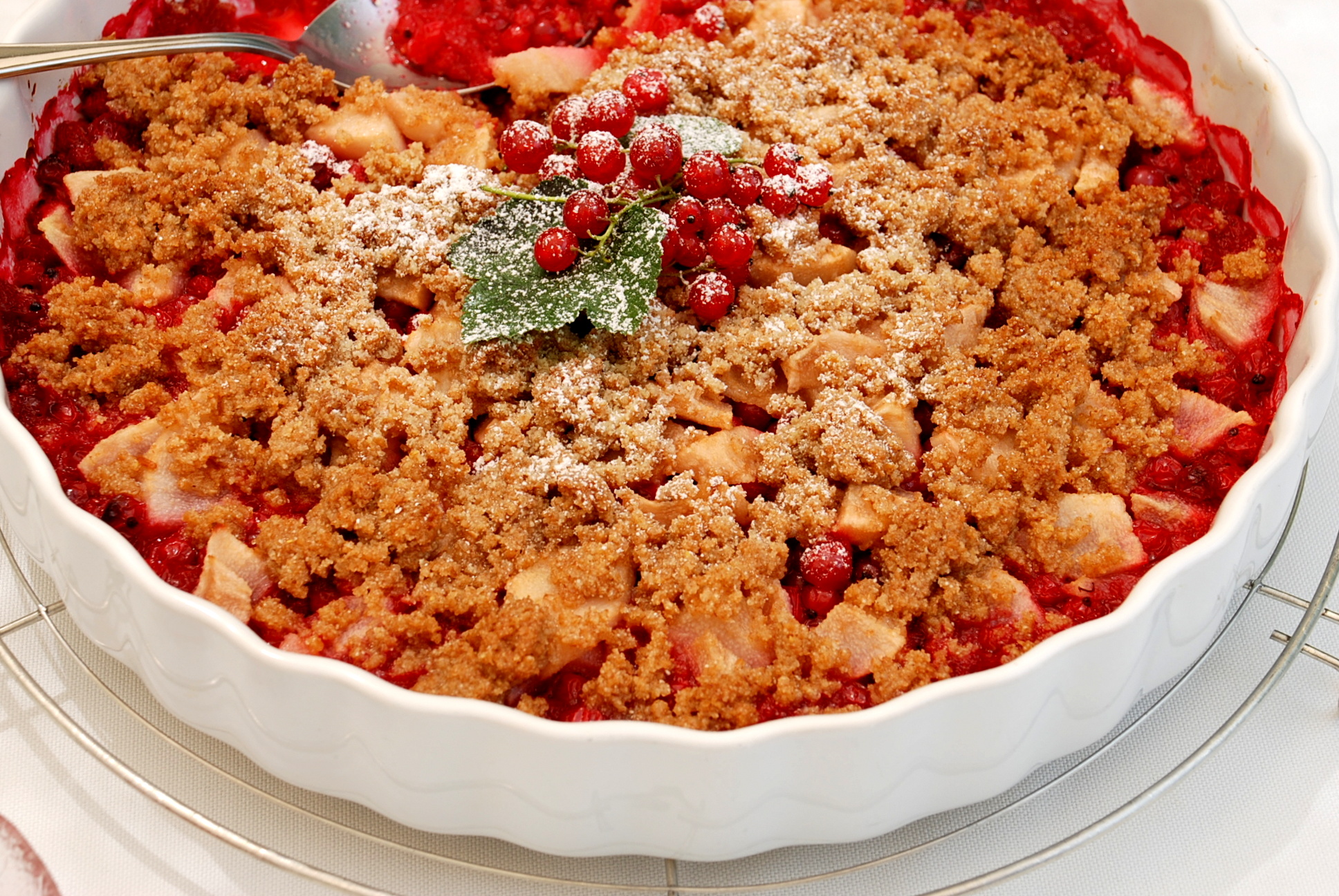 Johannisbeer-Birnen-Crumble