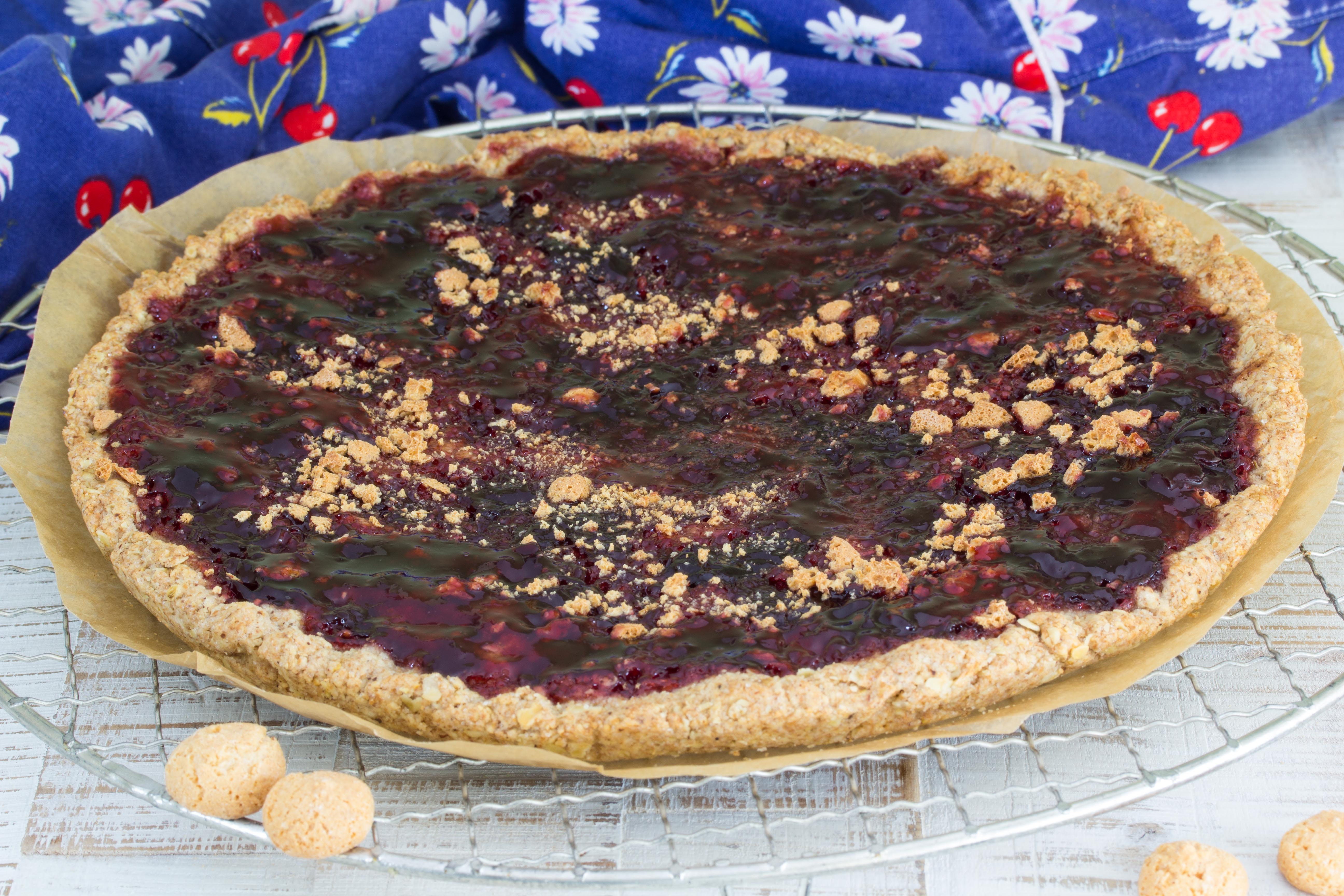 Falsche Linzertorte mit Sauerkirsche, Amaretto & Amarettini