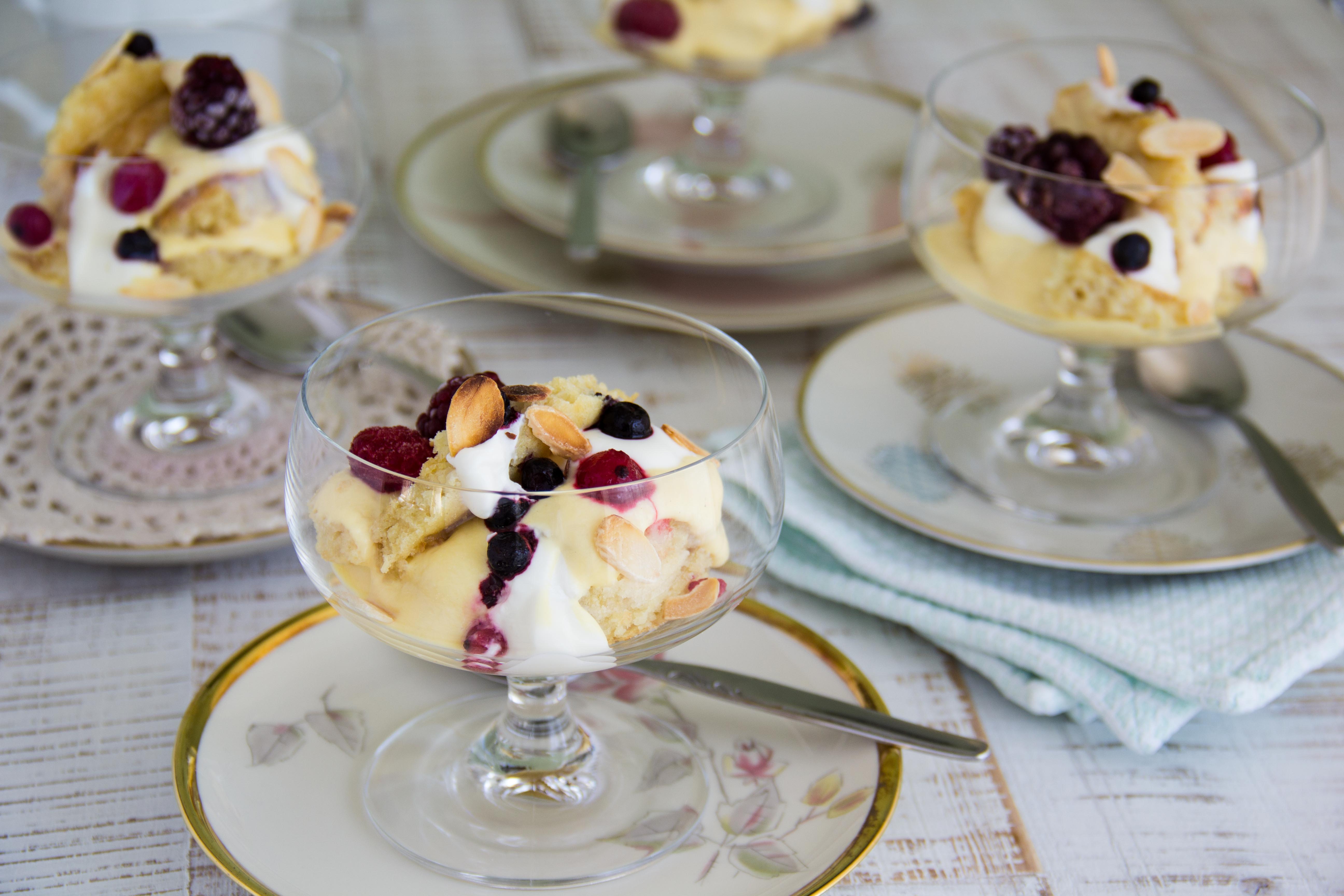 Mango-Beeren-Dessert aus Kuchenresten