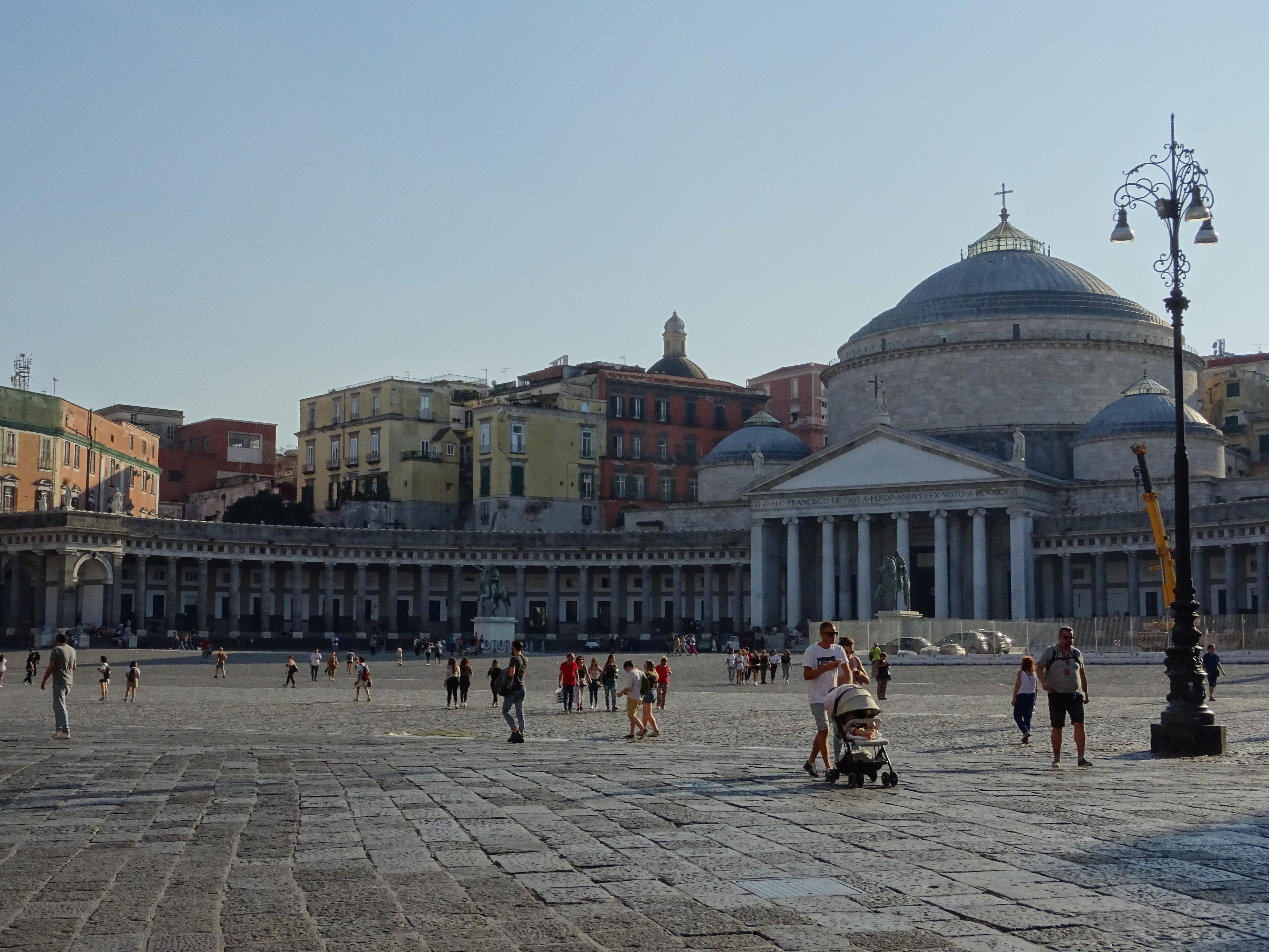 Kulinarischer Streifzug in Neapel: Von Pizza Margherita & einem vegetarischen Restaurant