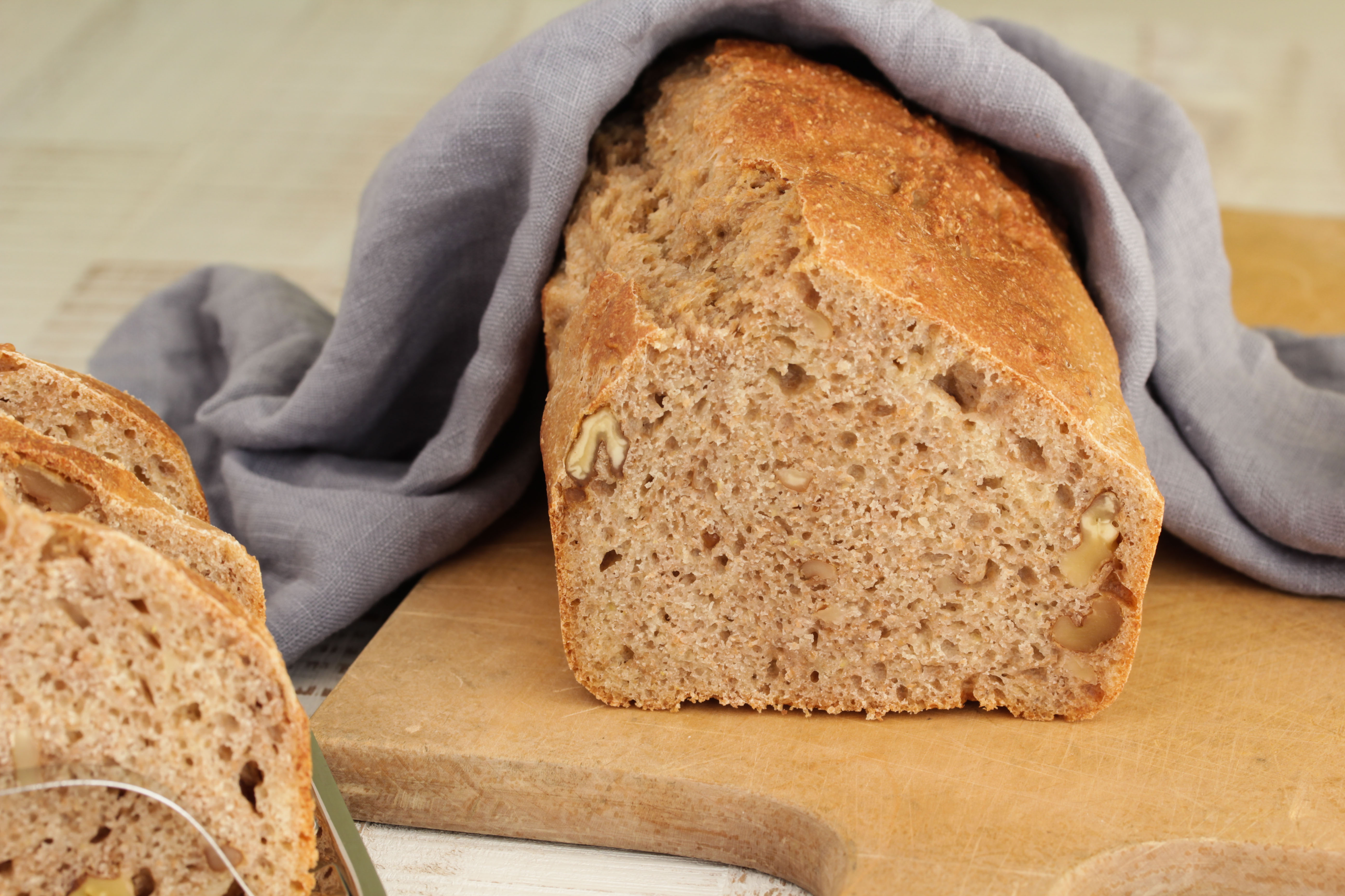 Dinkel-Vollkorn-Walnuss-Brot