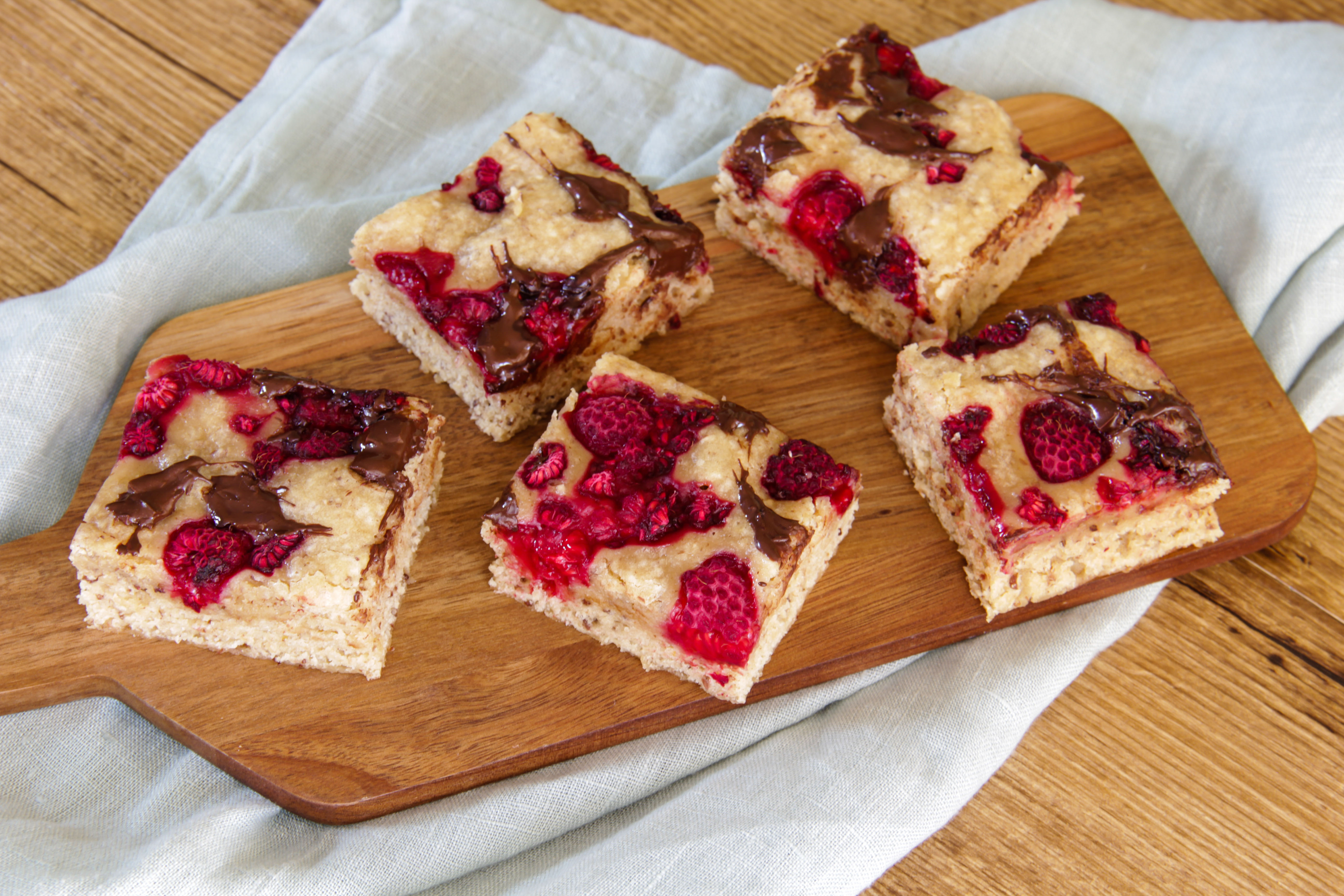 Erdnuss-Himbeer-Blondies