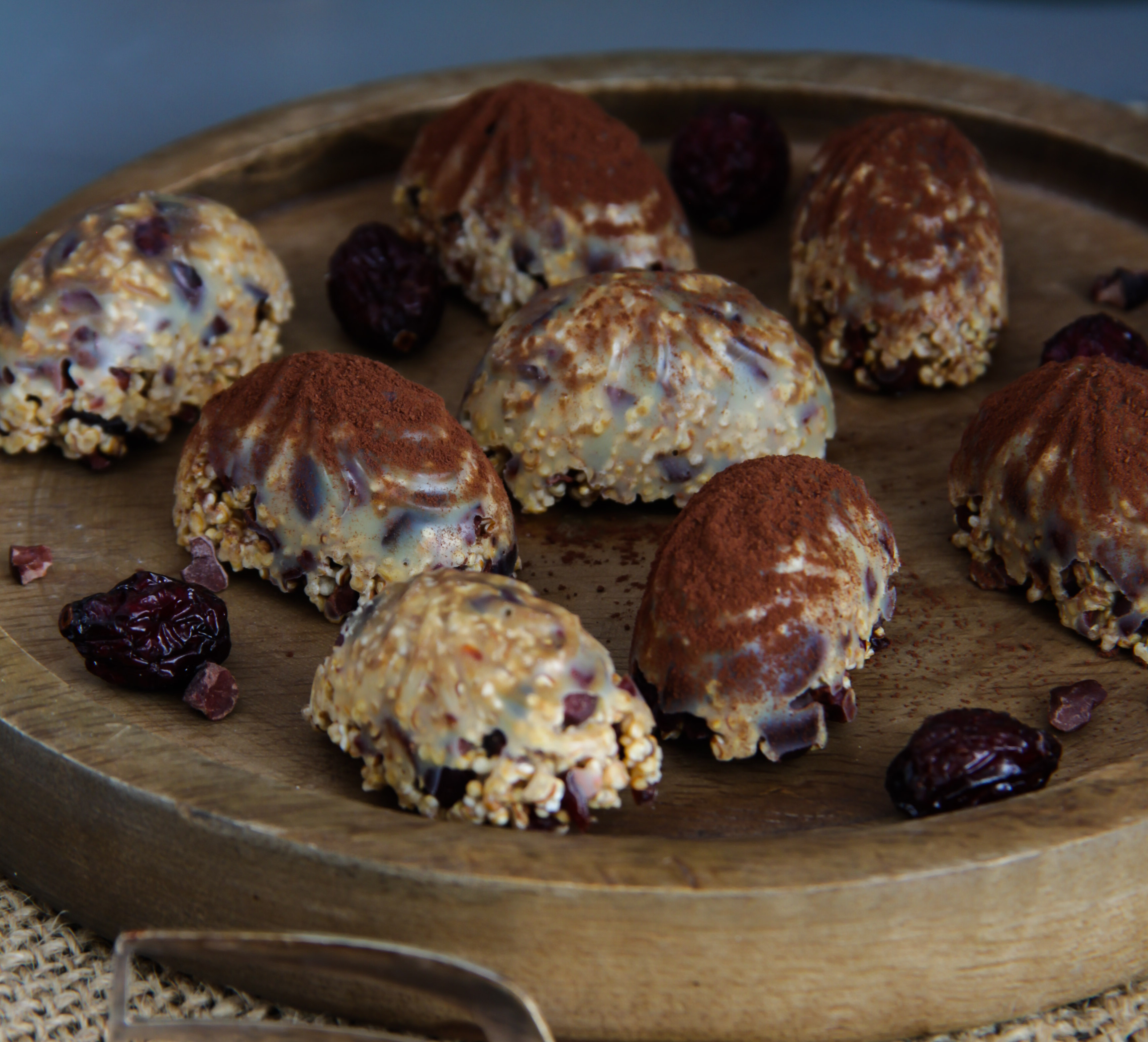Luftige Amaranth-Pralinen mit Kakaonibs & Cranberries