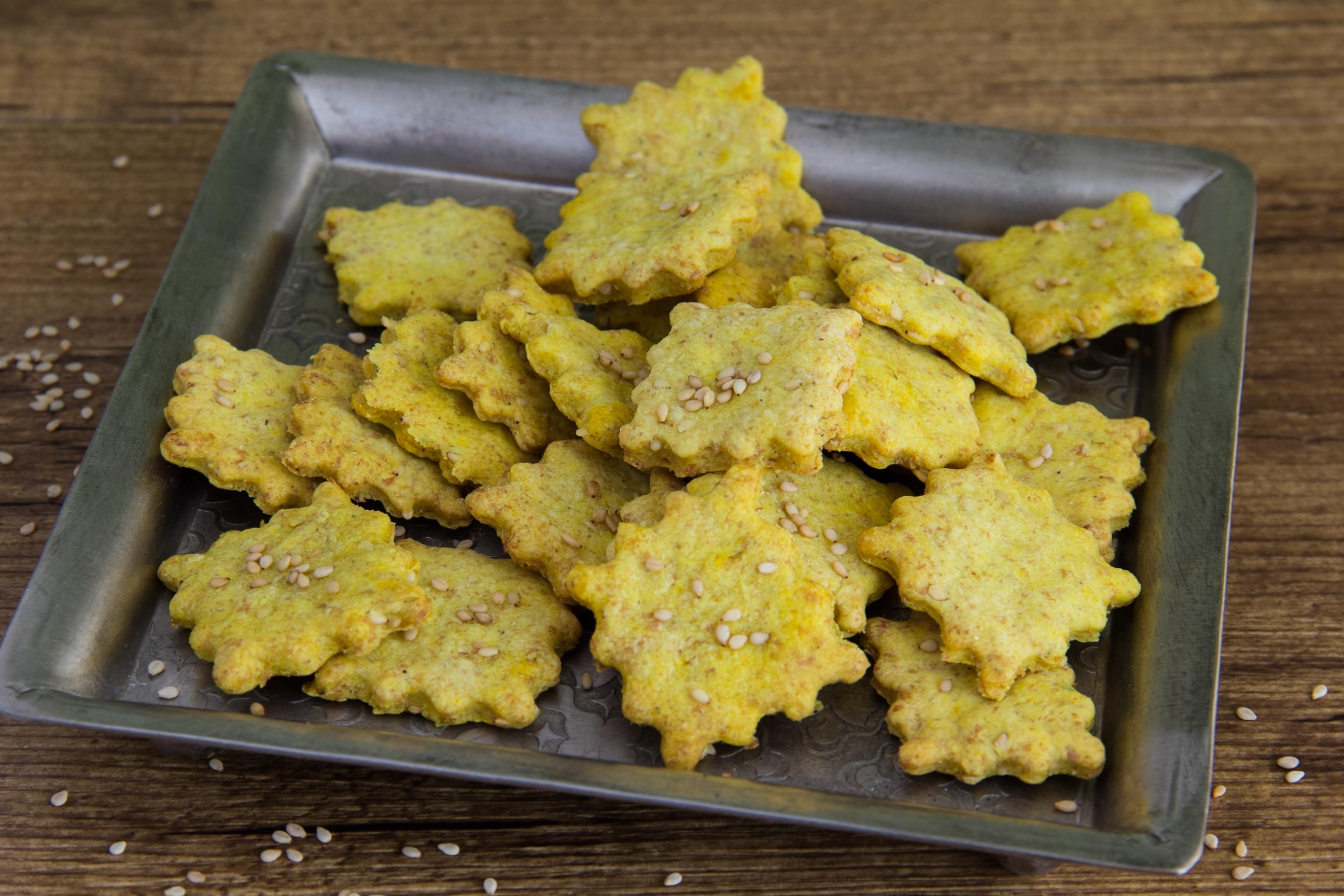 Kurkuma-Sesam-Cracker