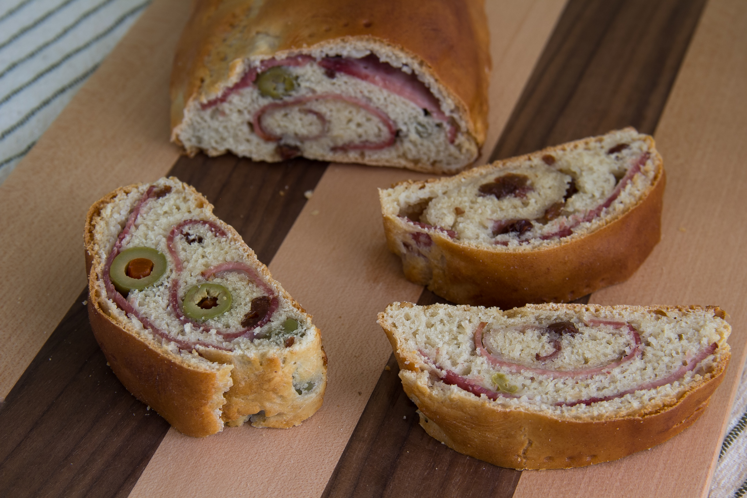 Exotisches Schinkenbrot: Pan de Jamon aus Venezuela