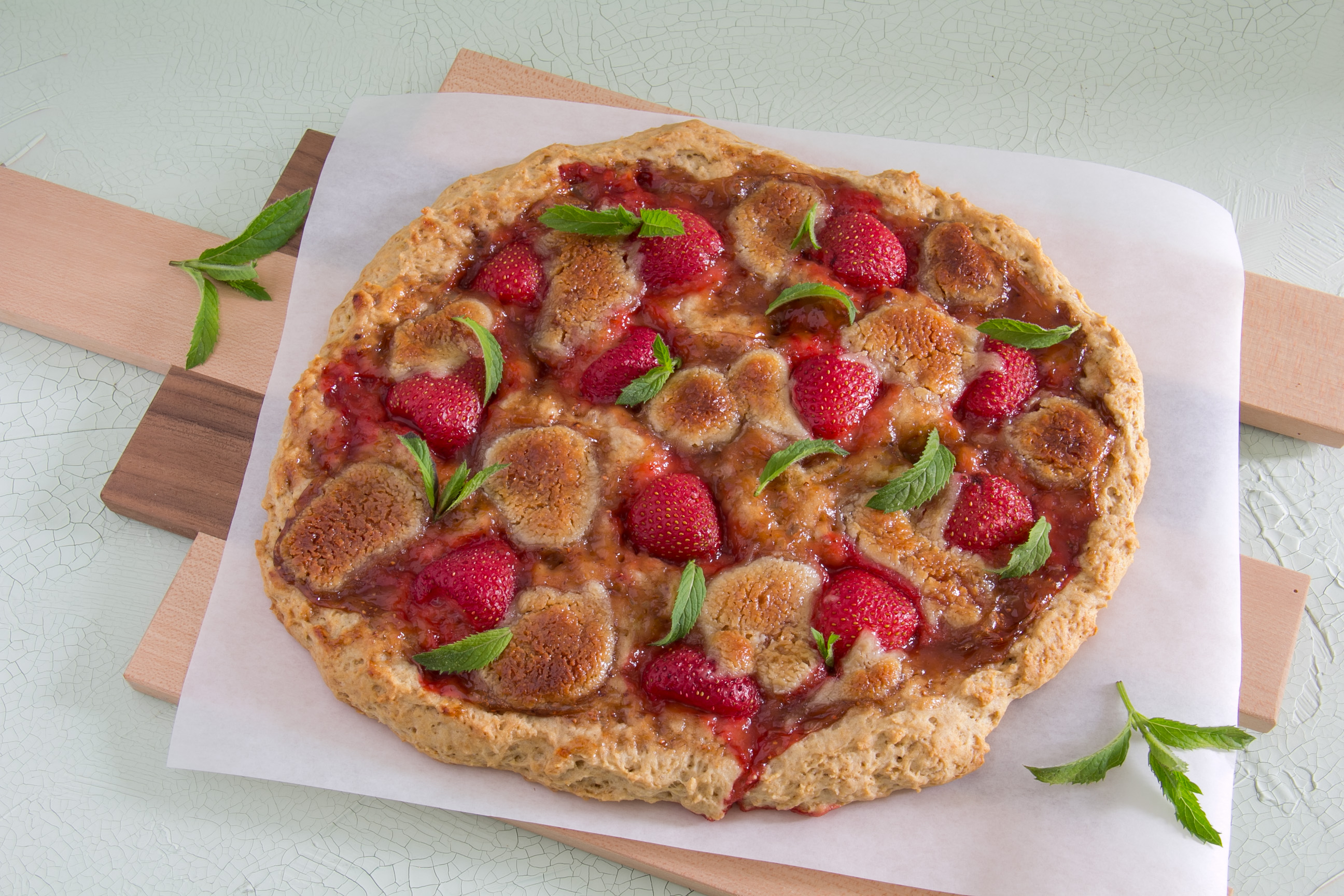 Erdbeerzeit: Unkomplizierte Erdbeer-Pizza (vegan)