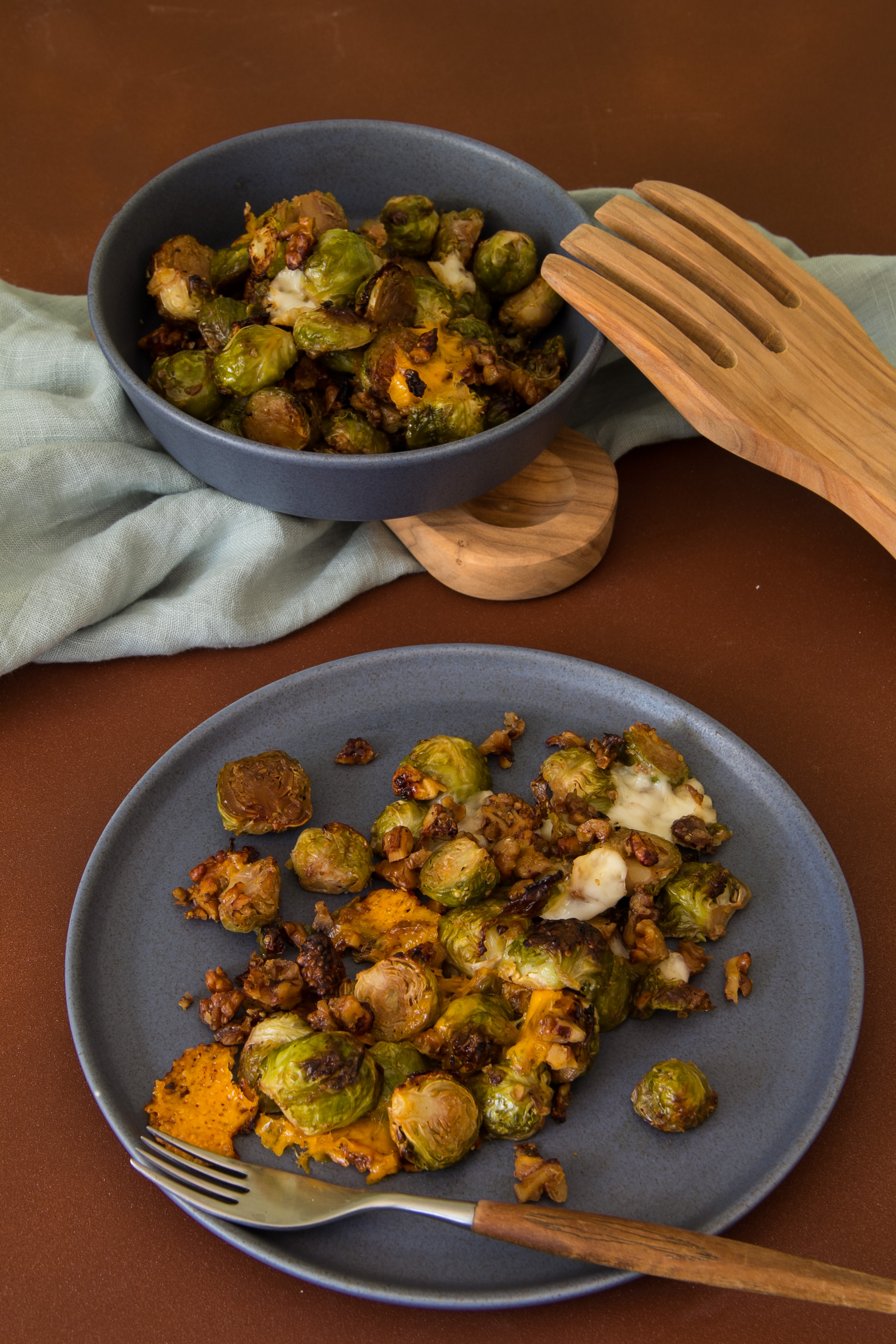 Naschkatze: Würziger Rosenkohl aus dem Ofen mit Walnuss &amp; Käse