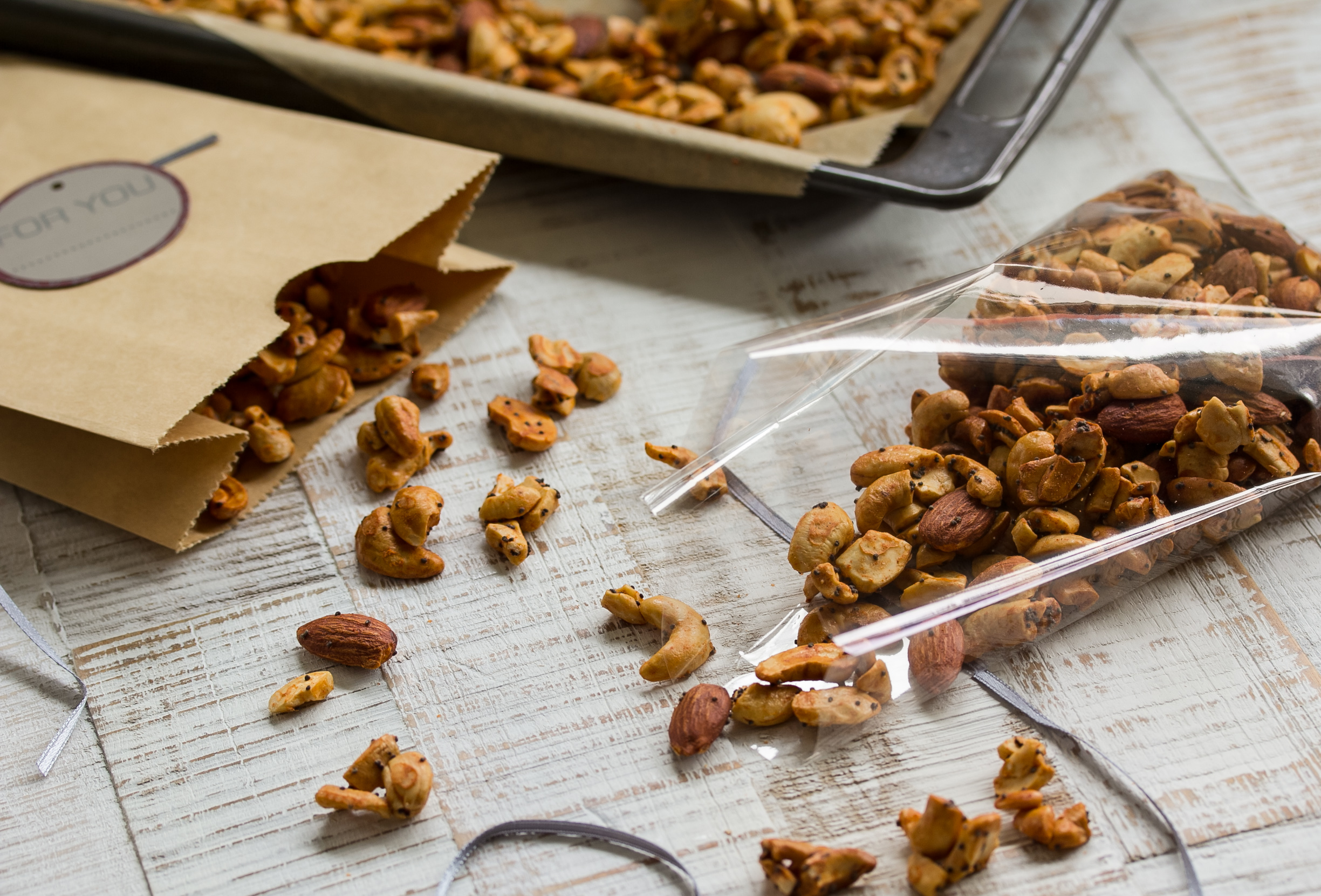 Würzige Knabber-Cashews mit Paprika & Mohn