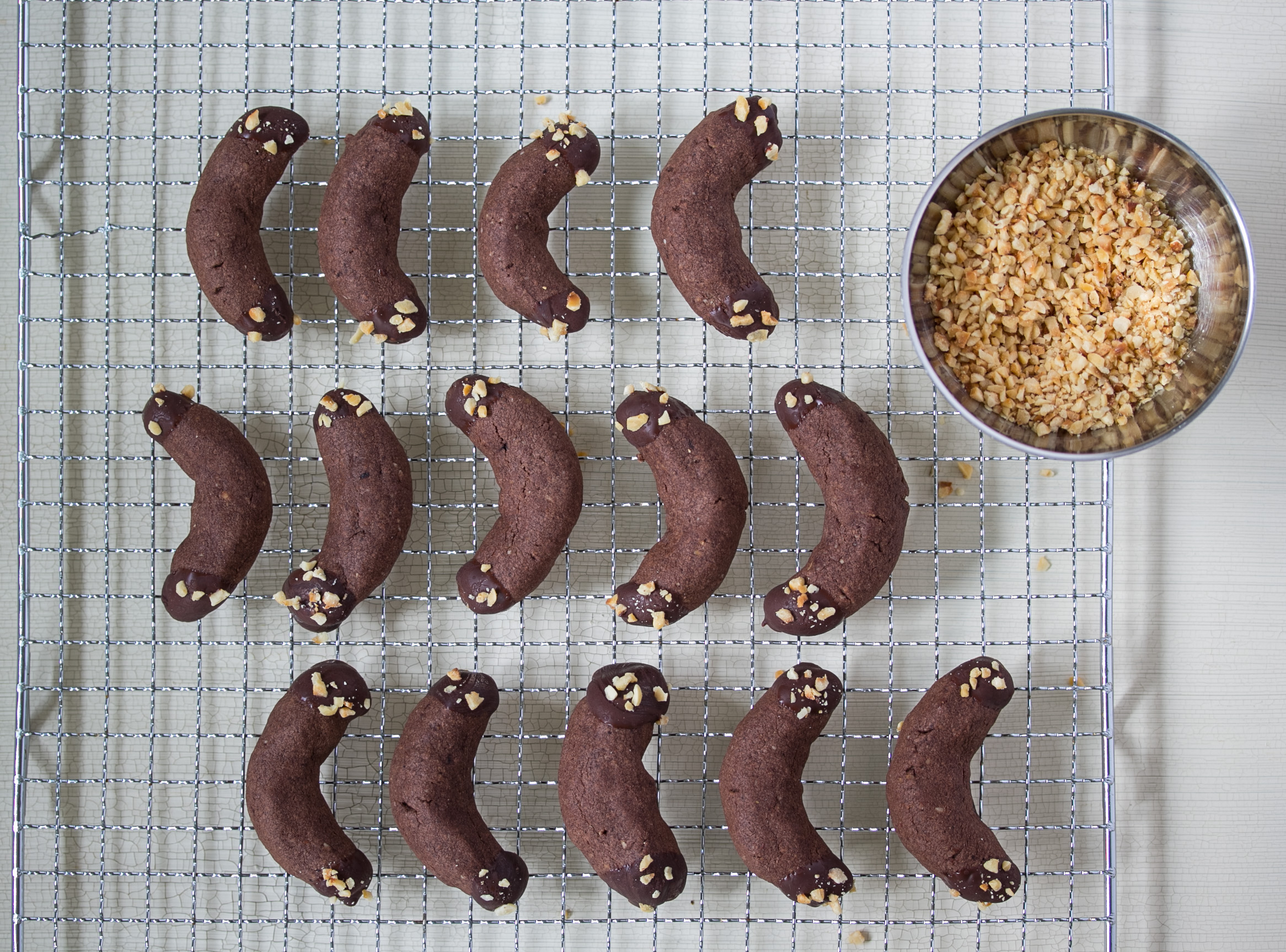 Kakaokipferl mit Haselnuss & Schoki