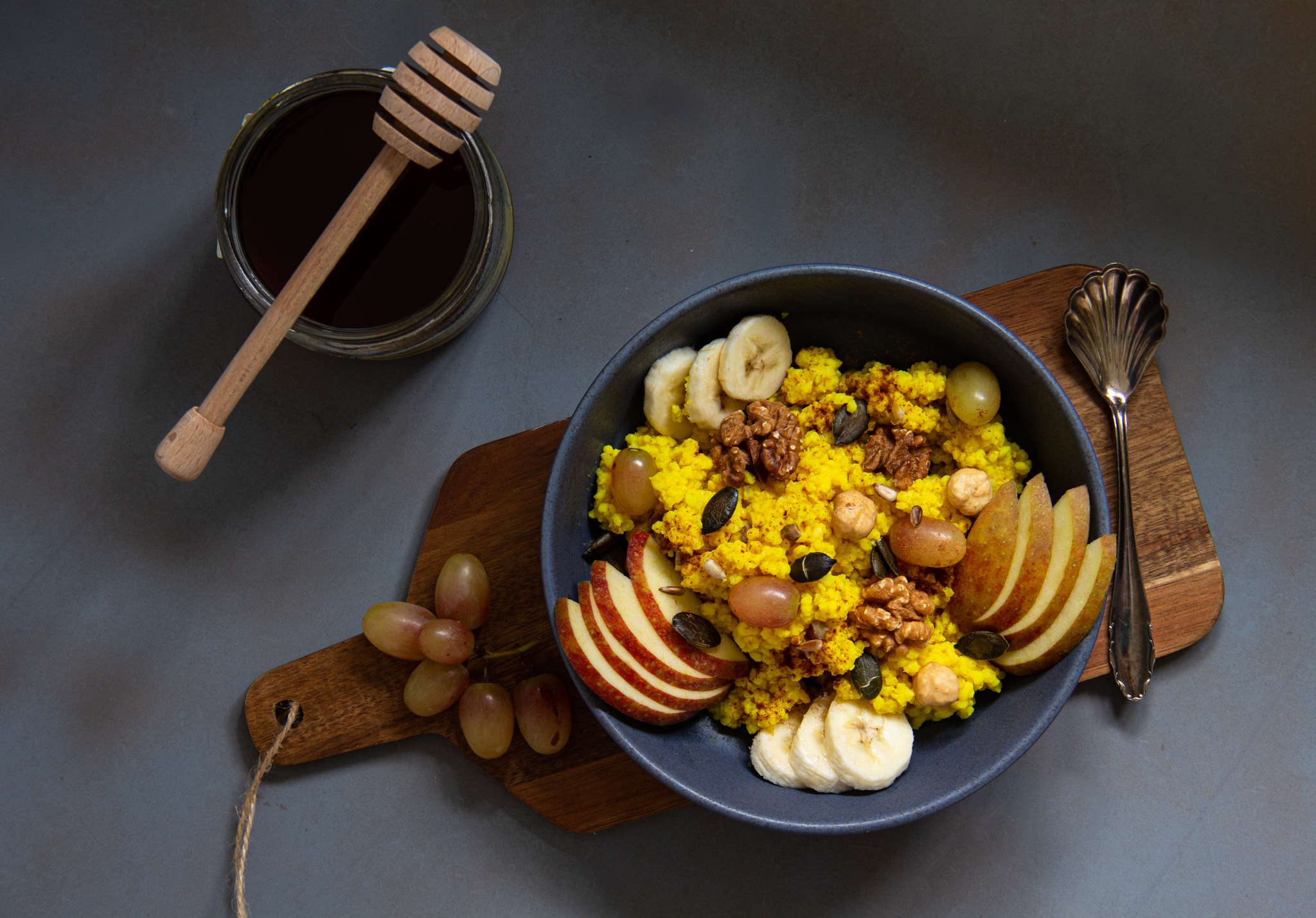 Gesunder Start in den Tag: Bunte Hirsebowl mit Obst