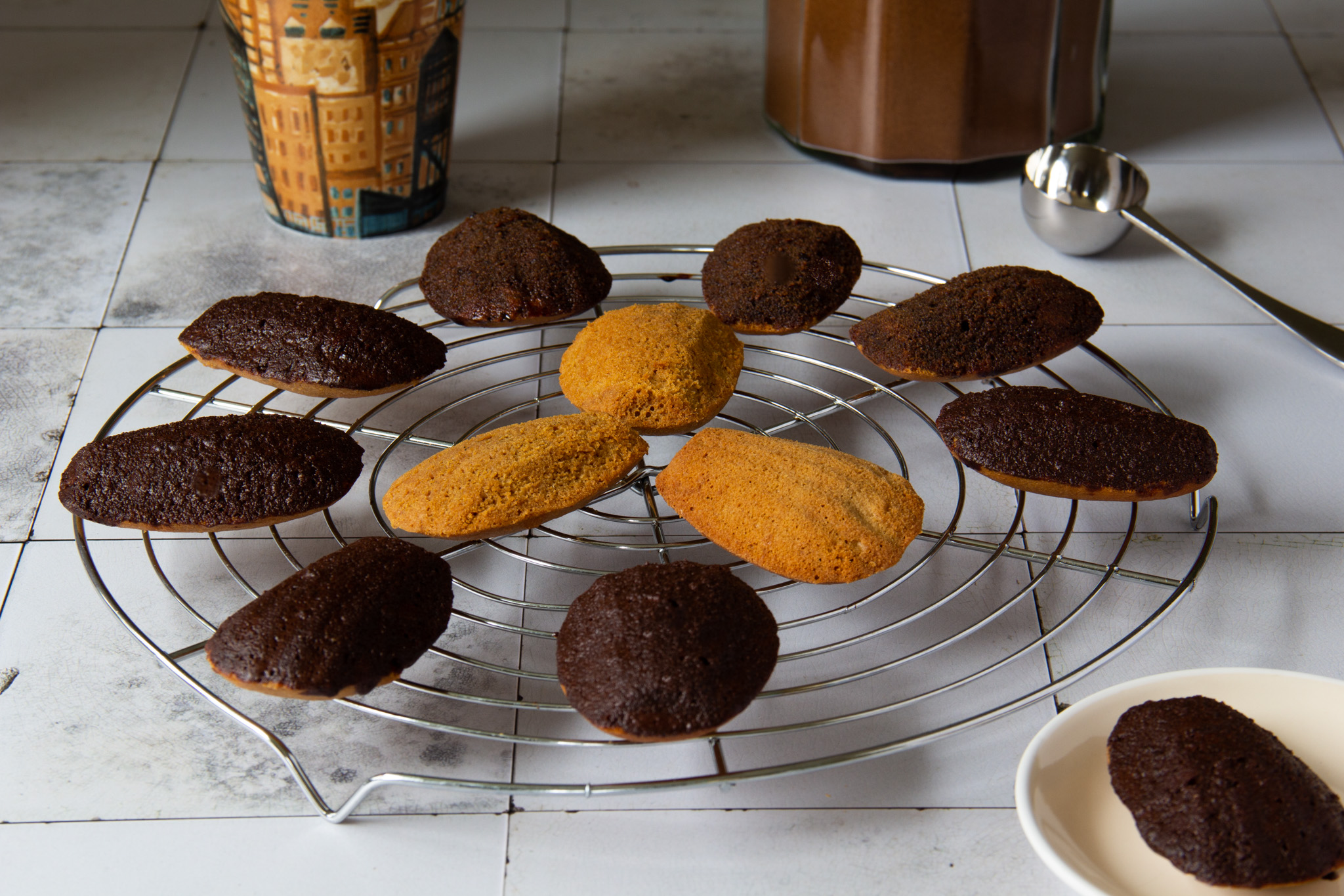 Naschen à la française: Zarte Madeleines mit Getreidekaffee & Nugatkern