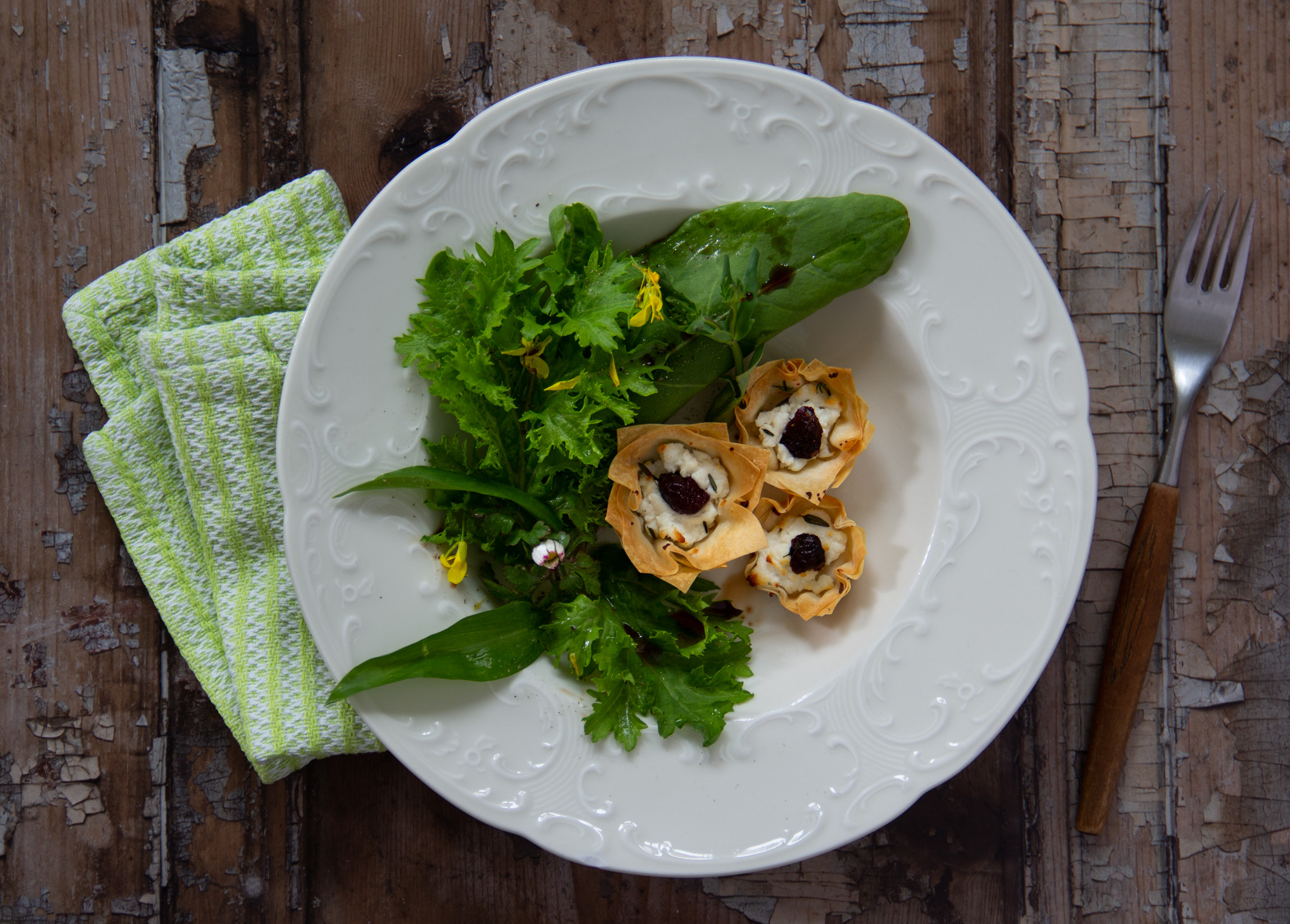Filo-Körbchen mit Ziegenfrischkäse, Thymian & Cranberry