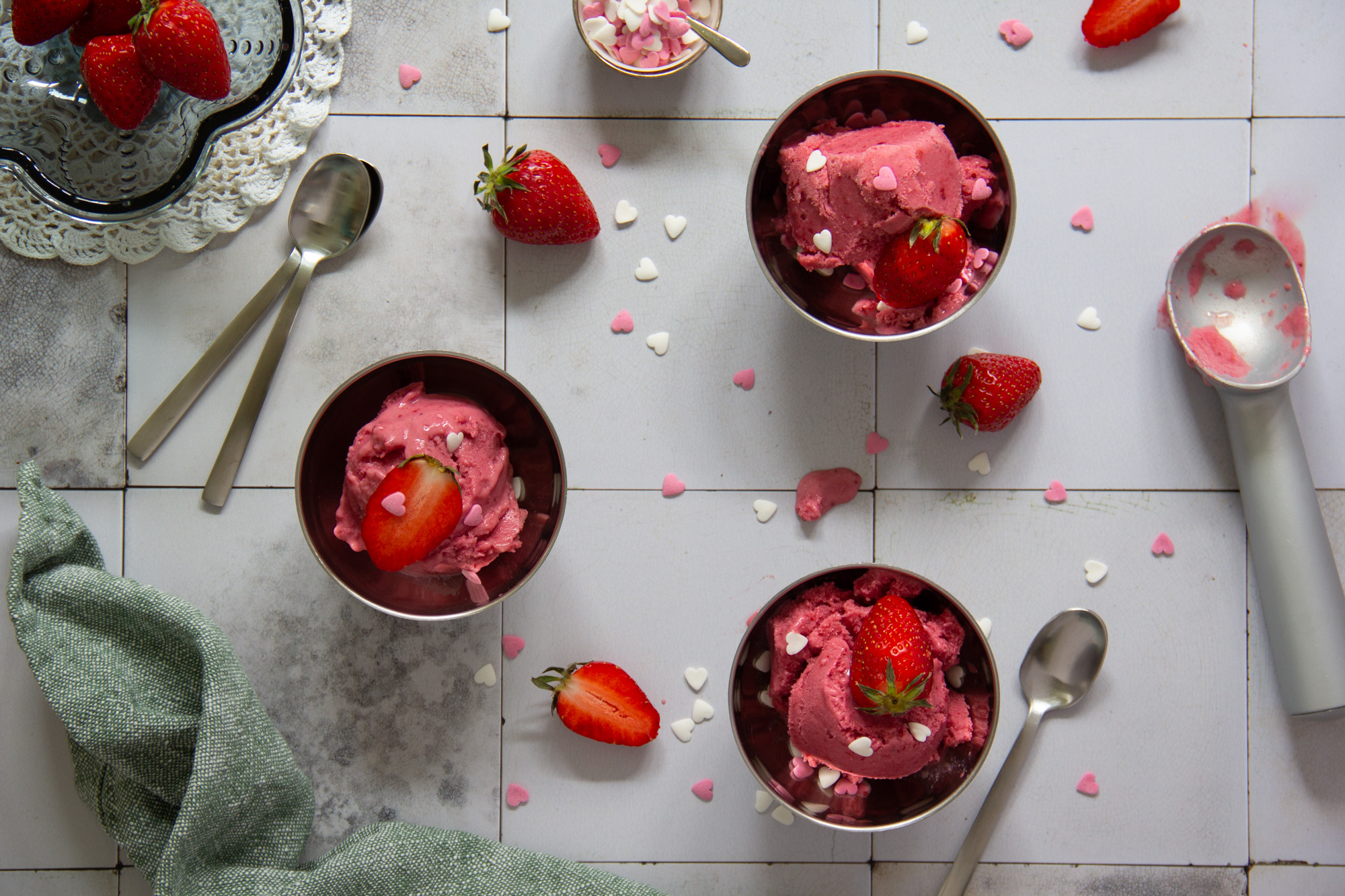 Erdbeer-Seidentofu-Eis