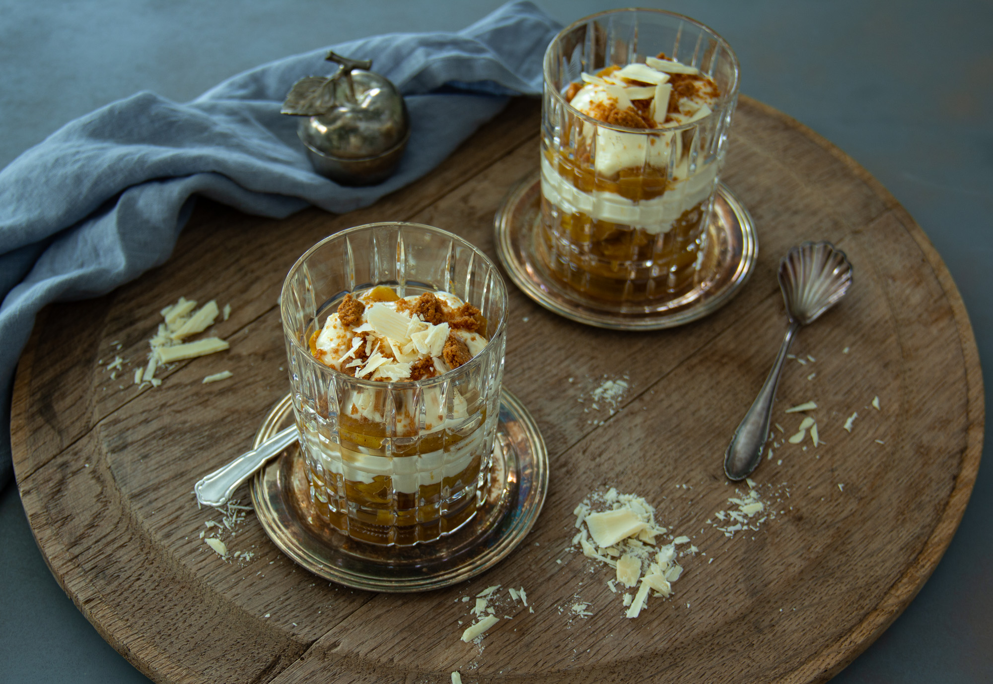 Schichtdessert: Apfel – Weiße Schoki – Sahnequark – Keksknusper