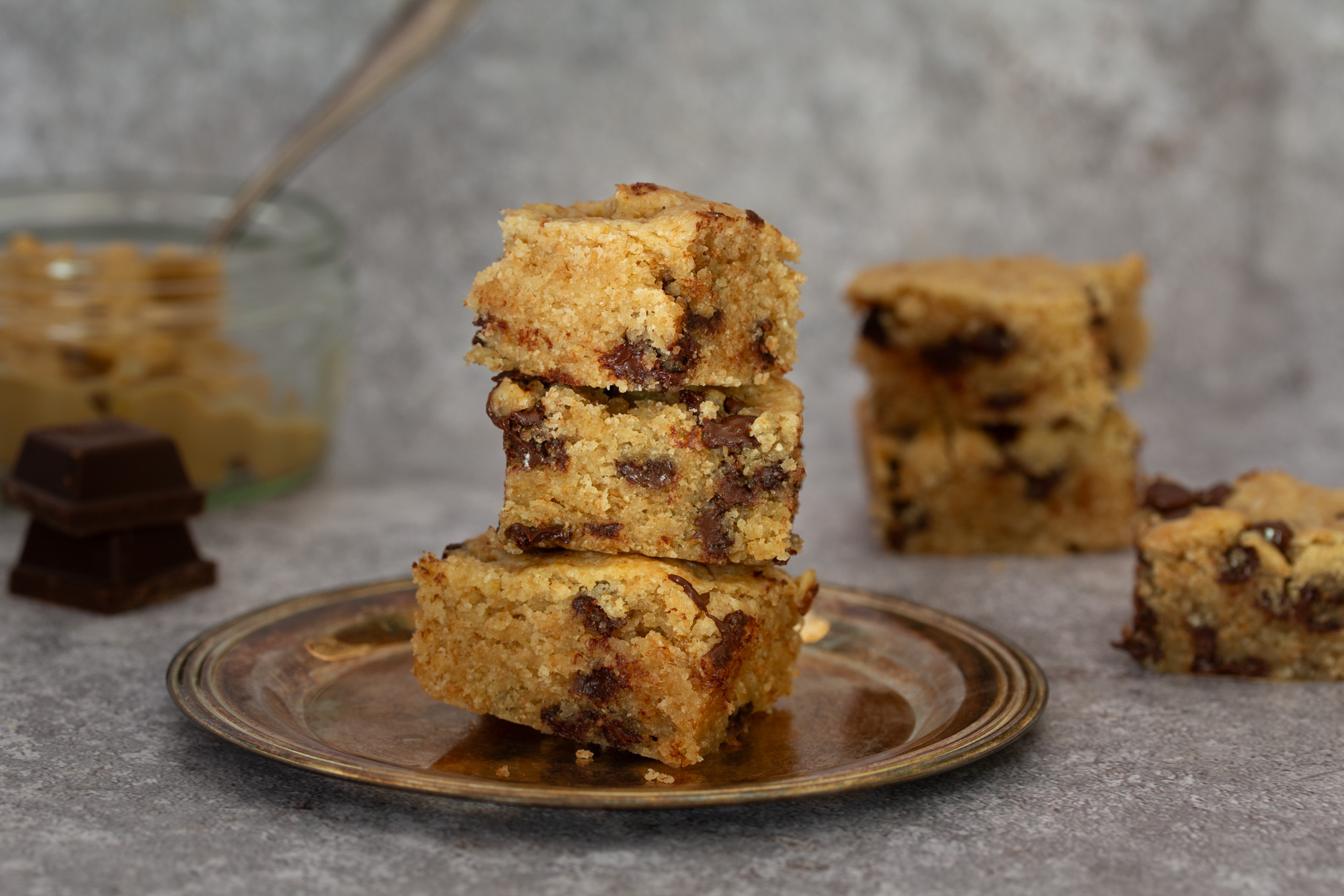 Erdnuss-Schoko-Blondies_BEARB-4