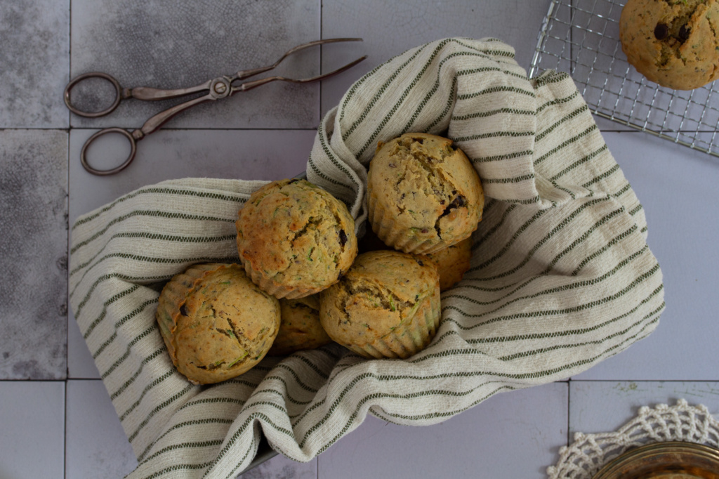 Naschkatze: Saftige Muffins mit Schokolade und Zucchini (vegan) Naschkatze: Saftige Muffins mit Schokolade und Zucchini (vegan)