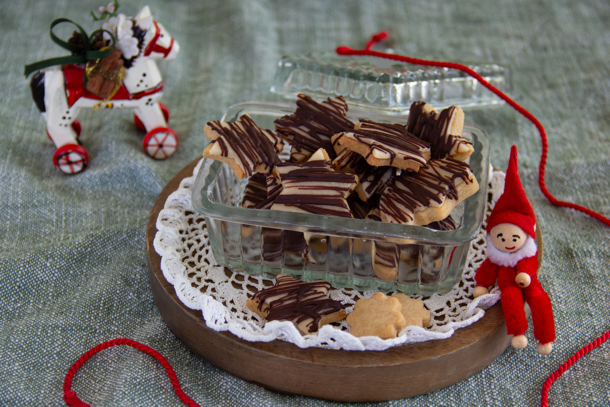 Advents-Nascherei: Butterplätzchen mit Marzipan & Zartbitterschokolade