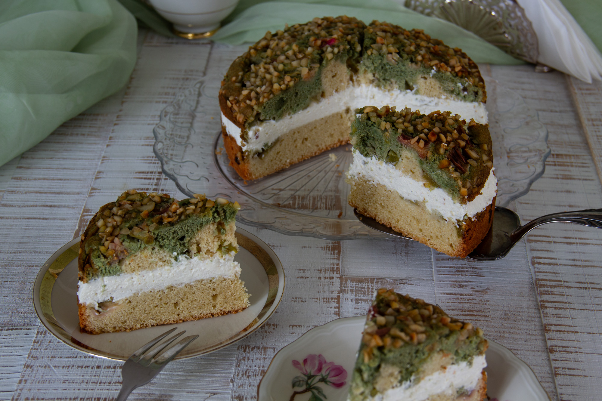 Rhabarber-Torte: Marmorkuchen mal anders mit Rhabarber & Sahne