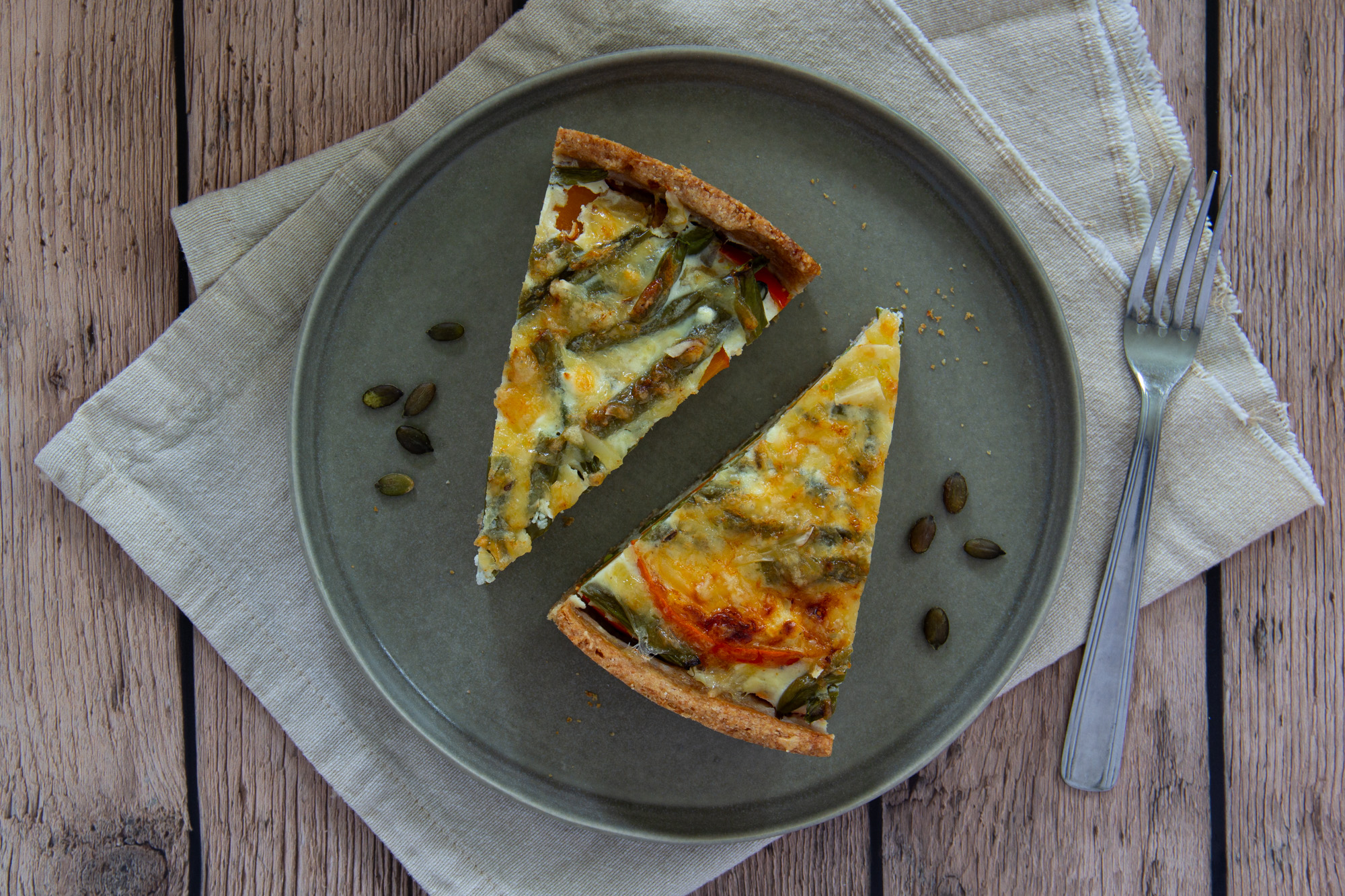 Herbst-Quiche mit Kürbis, Buschbohnen, Birne & Feta
