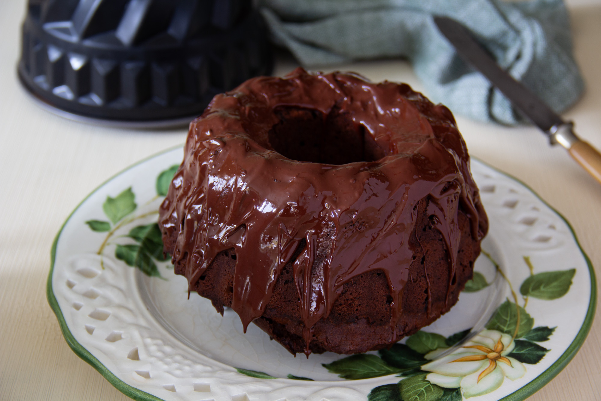 Seelenfutter für graue Tage: Schokoladen-Gugelhupf mit einem Hauch Kardamom