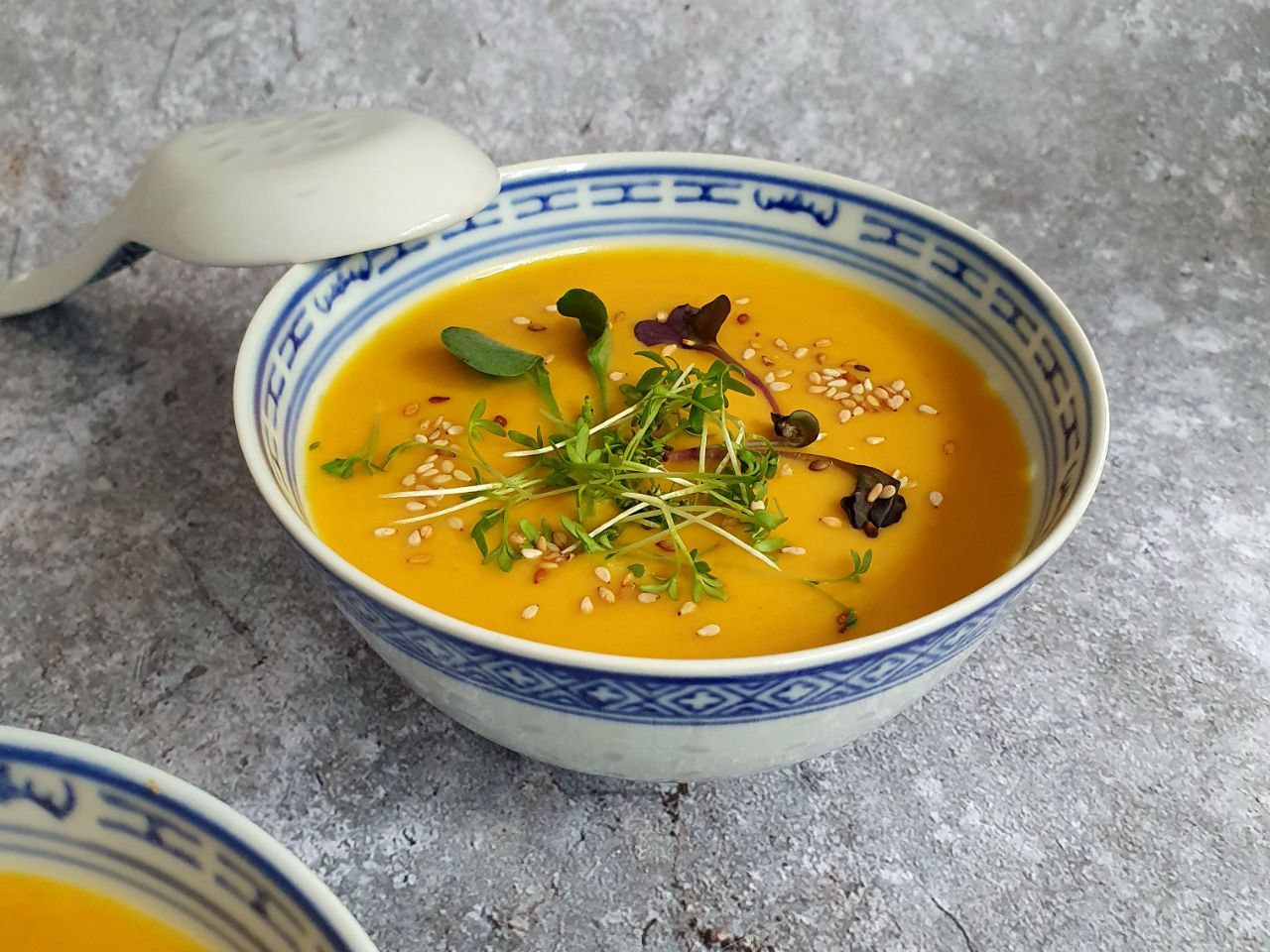 Asiatischer Touch: Kartoffel-Karotten-Curry-Suppe