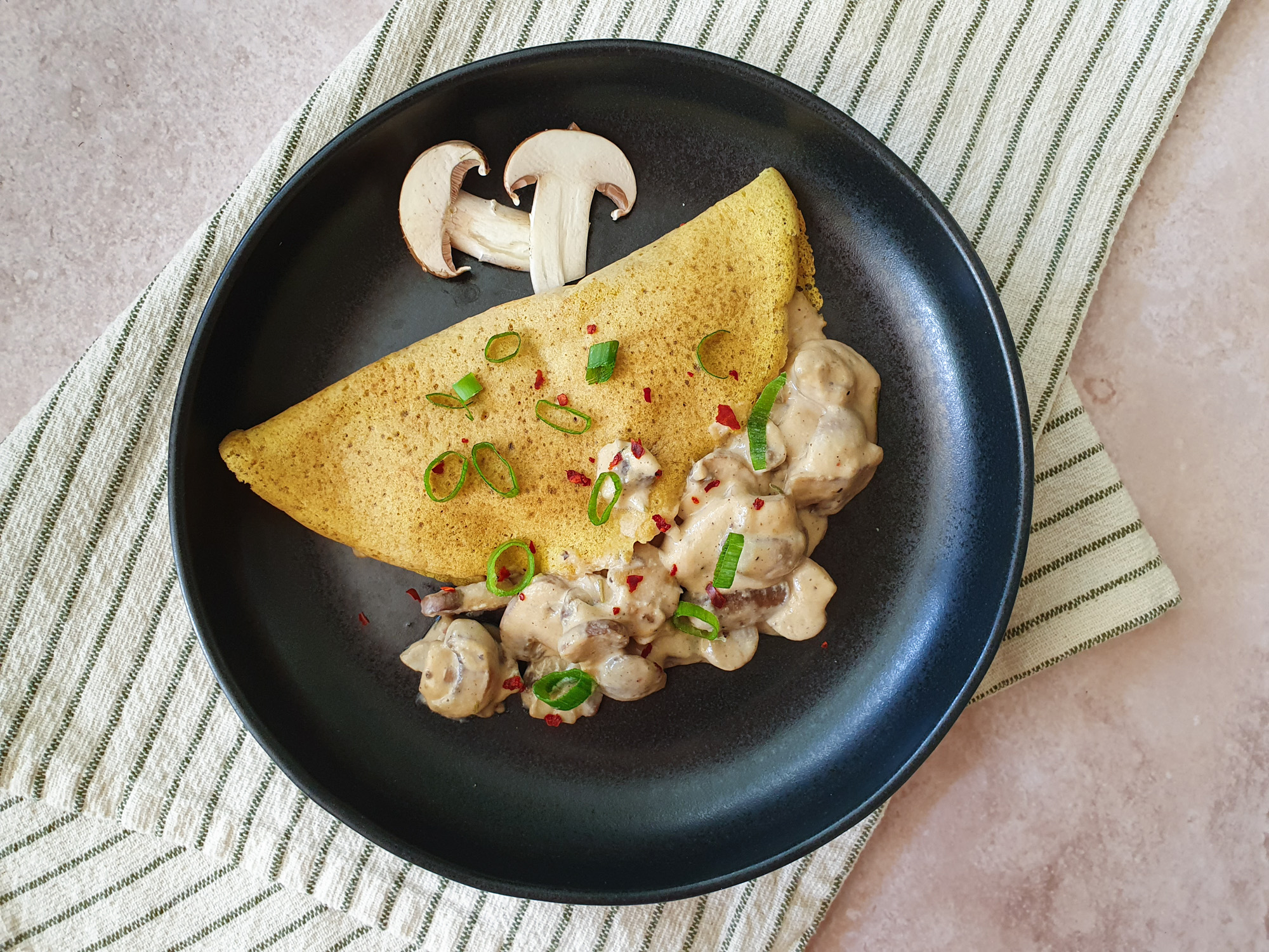 Quinoa-Crêpes mit veganem Pilzrahm_BEARB-4