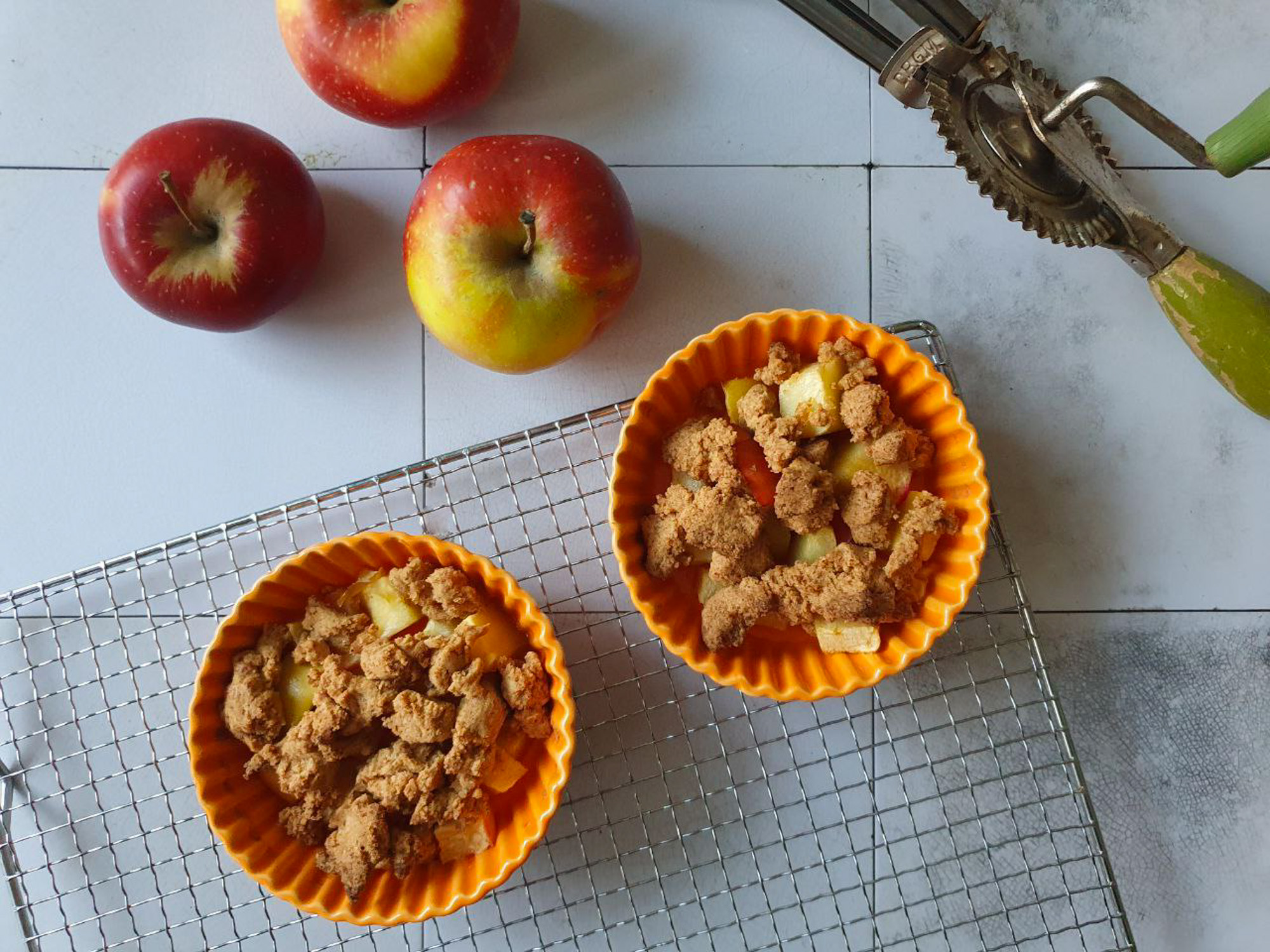 Apfelcrumble – vegan & glutenfrei & mit Dattelzucker