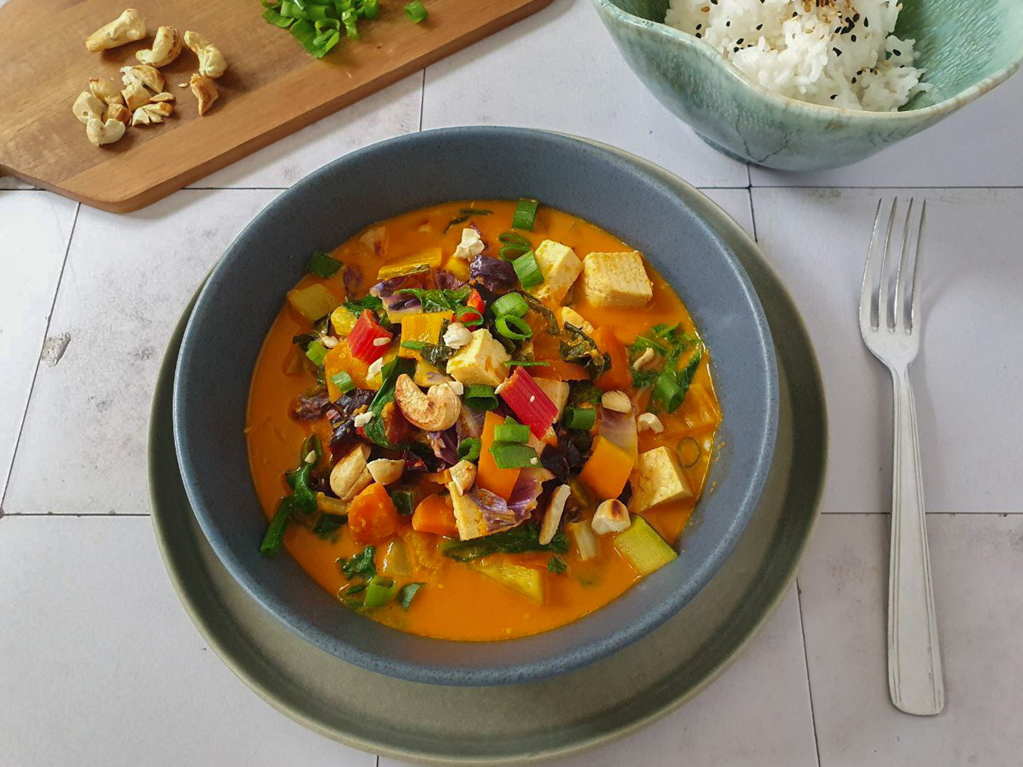 Buntes Curry mit Feto & Cashews