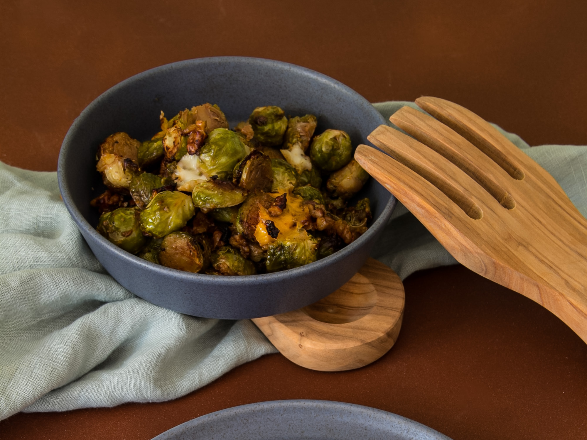 Rosenkohl aus dem Ofen mit Walnuss & Cheddar/Ziegengouda