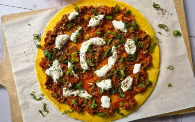 Socca im Lahmacun-Stil mit Hackfleischsauce & Joghurt-Dip